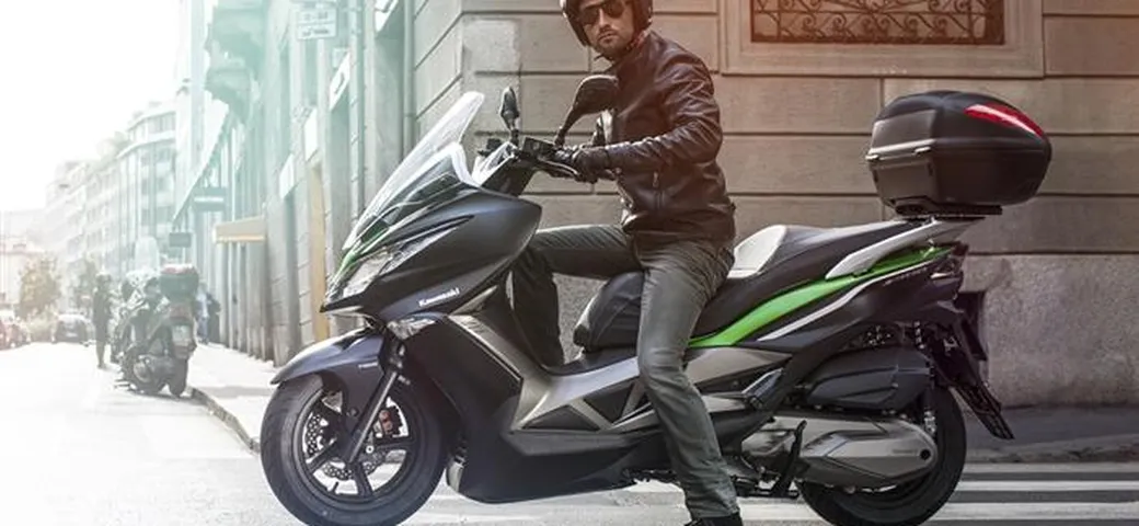 Kawasaki: J125 e J300 senza interessi e con 4 anni di garanzia