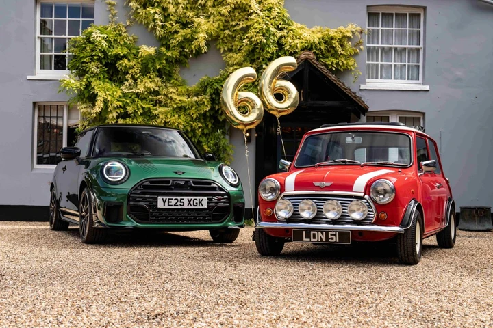 Mini, compie 66 anni di storia: la pestifera britannica icona di stile