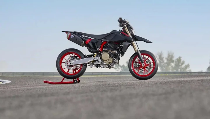 Ducati Hypermotard 698 Mono Nera: 77,5 CV e anima Panigale