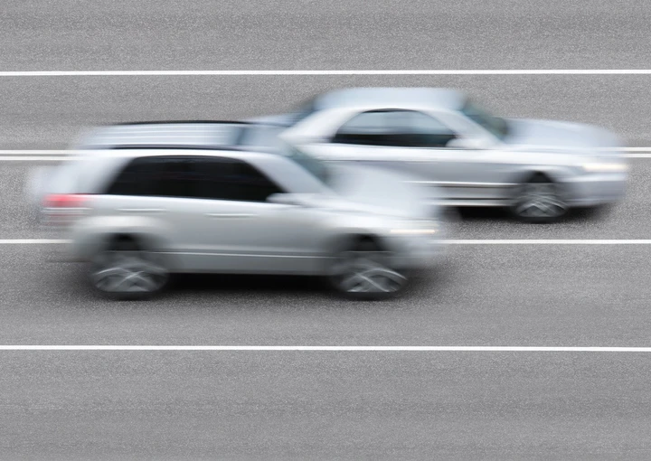 Sorpasso auto e moto: regole e prudenza