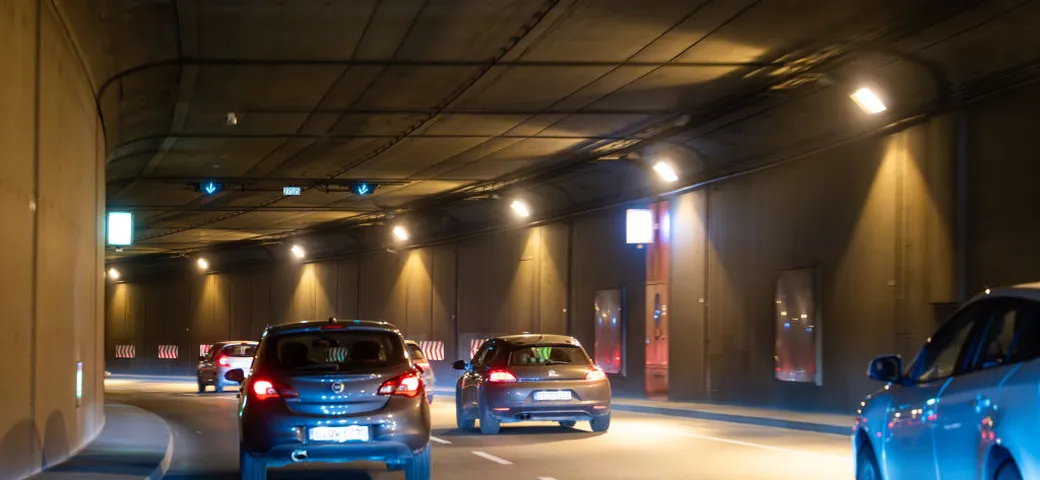 Non rispetta la distanza e tampona in autostrada: più di 100.000 euro di multa