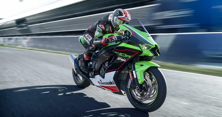 Kawasaki: Ninja ZX-10R e ZX-10RR pronte per il 2022