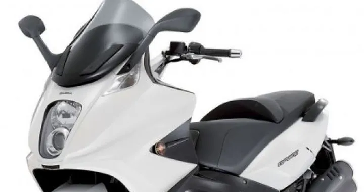 Anteprima Gilera GP800 2010: nuove colorazioni e piccoli ritocchi