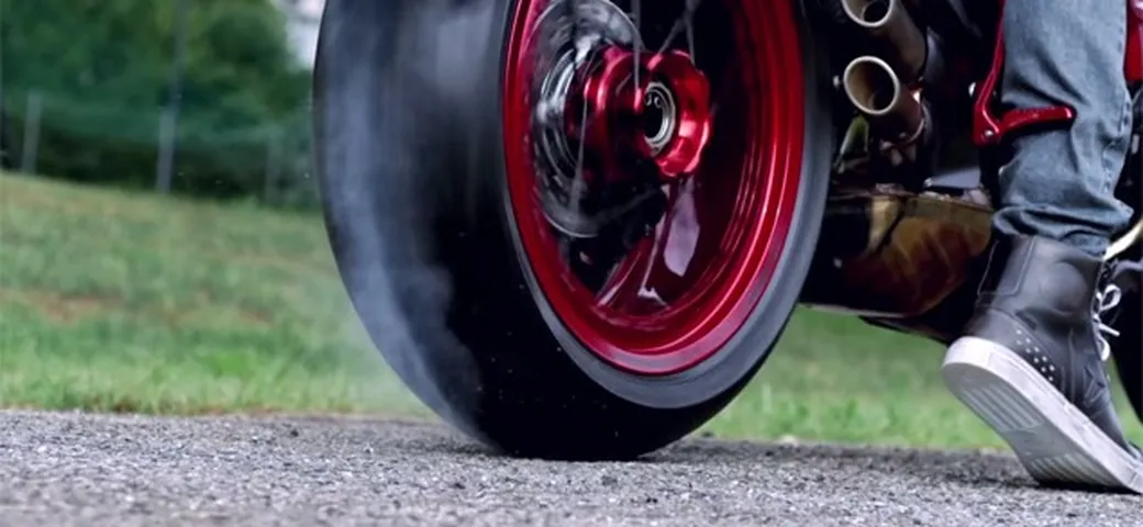 MV Agusta Dragster RR by Lewis Hamilton [Video]