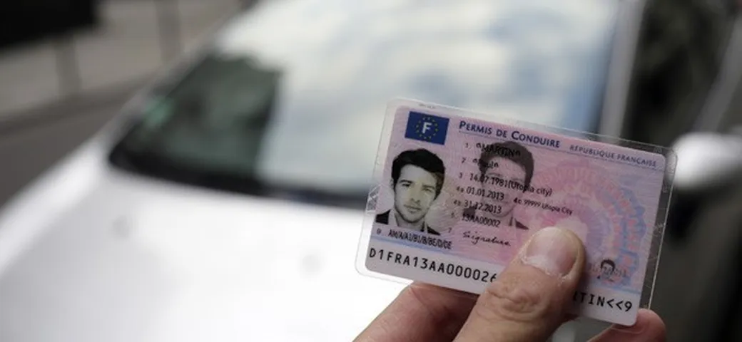 Entra in vigore la patente europea. Abolito il bollino per il rinnovo