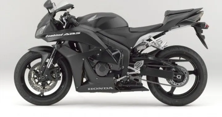 Honda annuncia l'ABS-CBS elettronico per le sportive