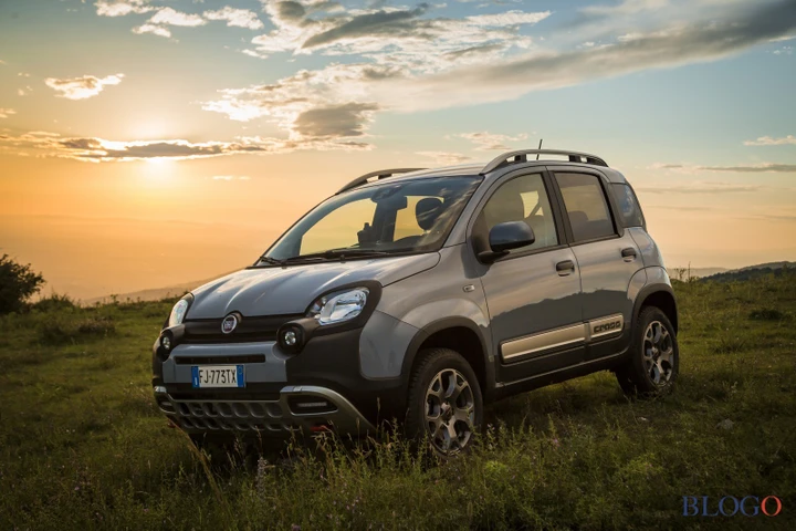 Fiat Panda Cross: video prova su strada e in off-road