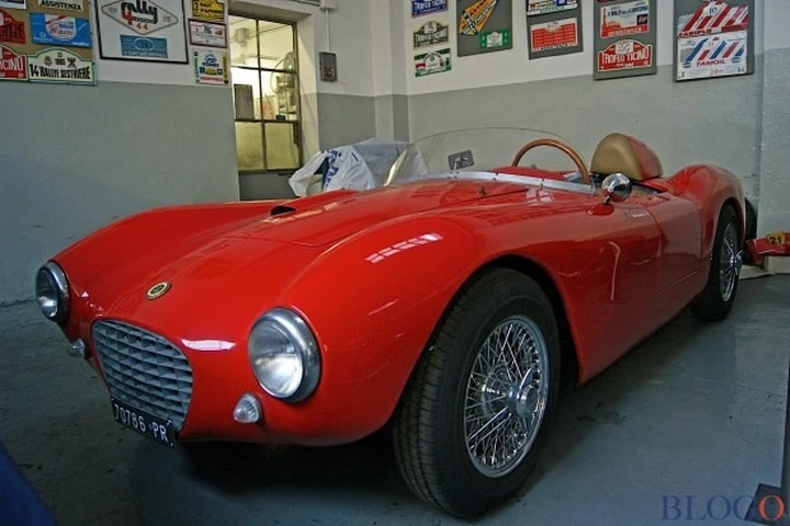 Mandarini 1100 Sport: fascino italiano