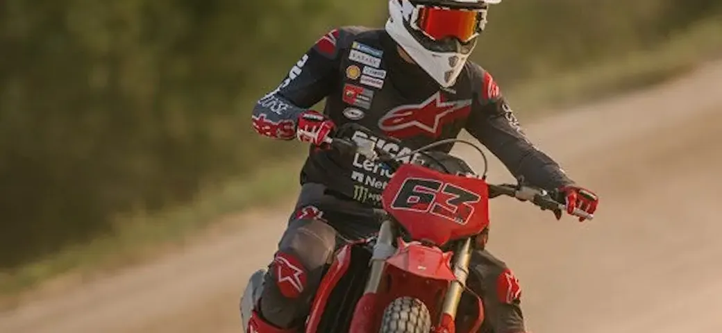Ducati Desmo450 MX debutta con Bagnaia: motocross e MotoGP sempre più vicini