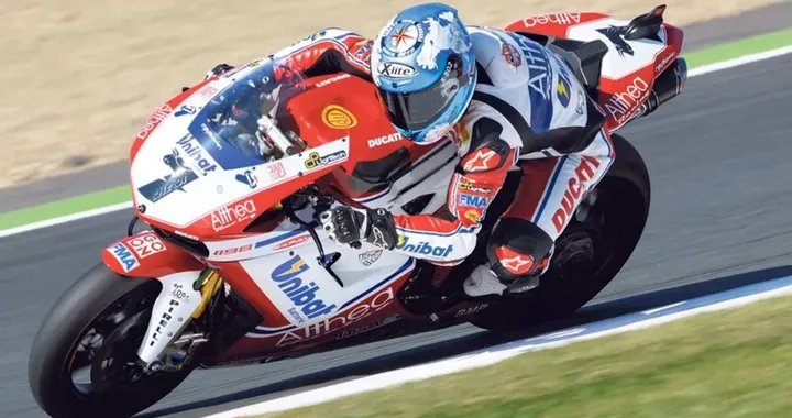 Goodwood Revival 2025: Carlos Checa e le leggende del motociclismo in pista