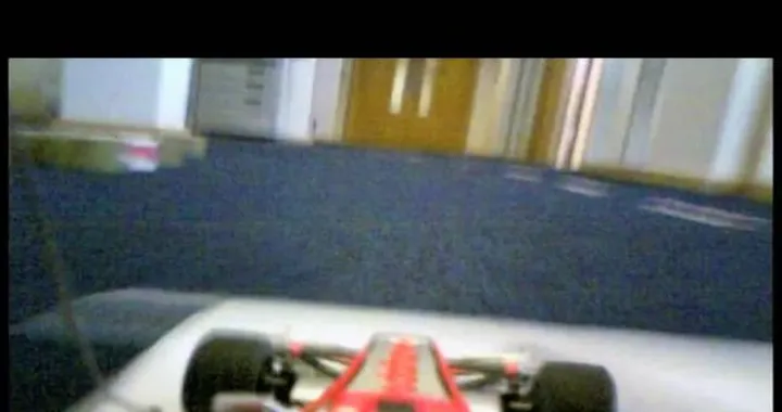 Il video più pazzo dell'anno: Lewis Hamilton e la McLaren radiocomandata
