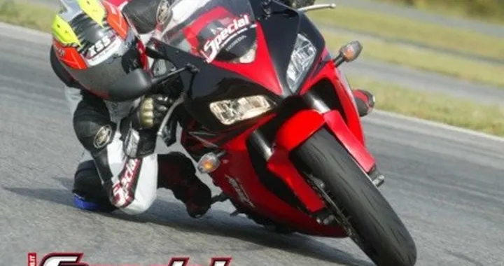 Ipersportive a confronto: R1 vs CBR 1000 RR