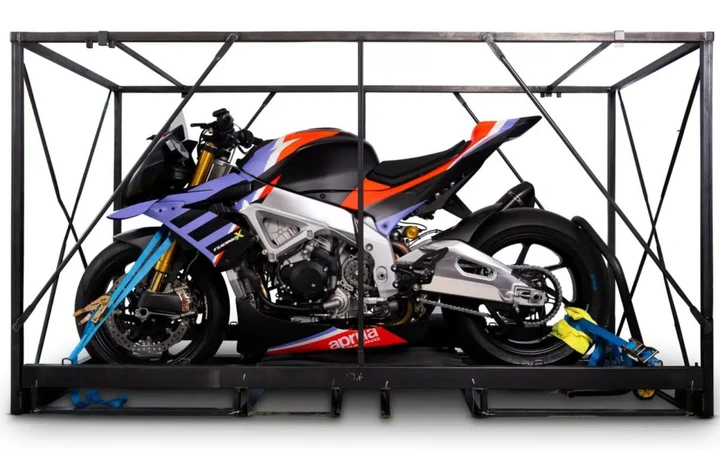 Aprilia Tuono X 2021: la naked da 221 CV riappare con zero chilometri