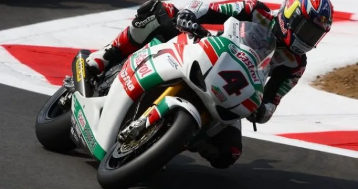 WSBK: Castrol Honda chiude i test a Miller, nuovo forcellone e sospensioni per Rea e Xaus