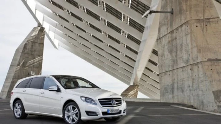 Mercedes Classe R restyling: foto e dati tecnici ufficiali - Salone di New York 2010