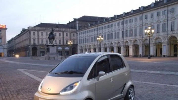 Tata Nano: almeno tre esemplari hanno preso fuoco per un cortocircuito al motorino d'accensione
