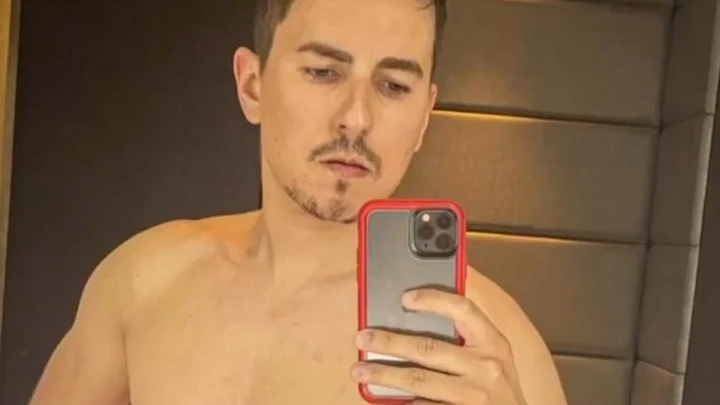 Quarantena: Jorge Lorenzo e la sfida fitness sui social