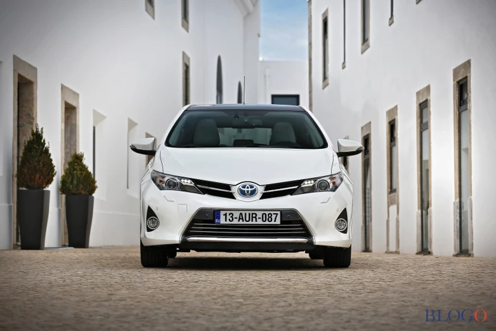 Auto ibride Toyota: garanzia estesa a 10 anni gratuitamente