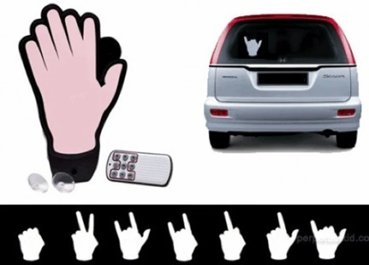 The Hand: la mano che gesticola sul lunotto