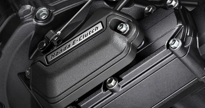 Honda E-Clutch: debutta la prima frizione elettronica automatica per moto