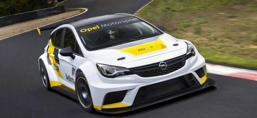 Opel Astra TCR: foto e caratteristiche