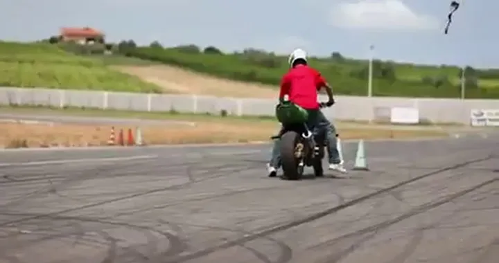 Motociclisti estremi allItalian Stunt Fest 2011