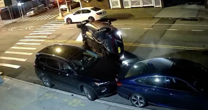 Ribaltamento con impuntamento per un SUV dopo una collisione [Video]