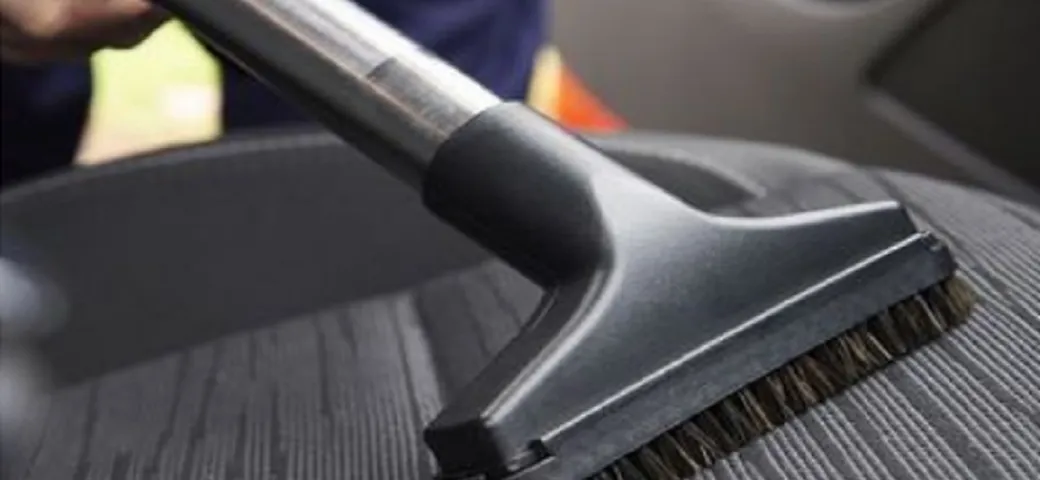 Come pulire i sedili dell’auto: fai da te e prodotti