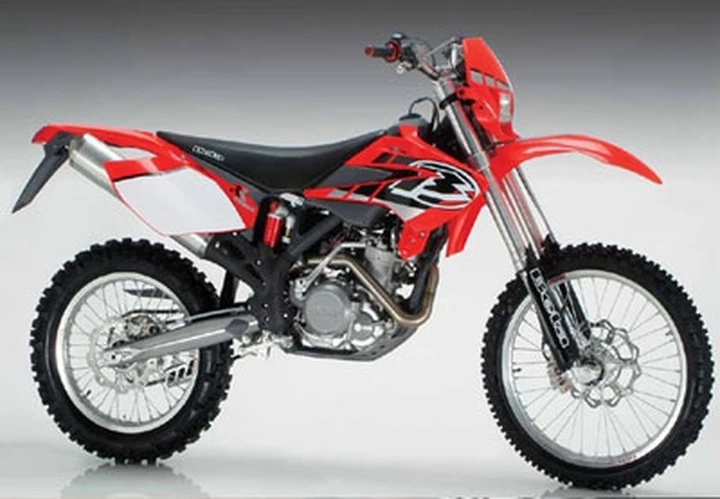 Beta presenta le RR 4T Enduro 2006