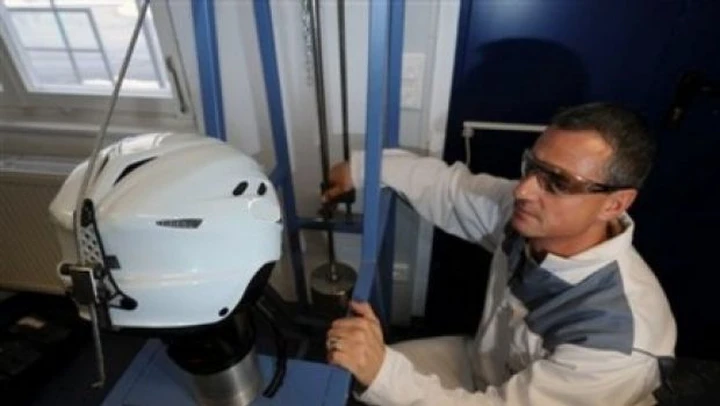Altroconsumo smaschera 4 caschi integrali pericolosi