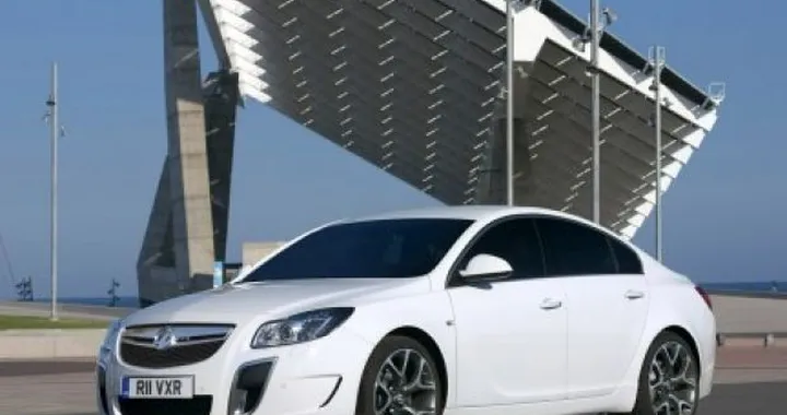 Opel Insignia OPC: immagini ufficiali