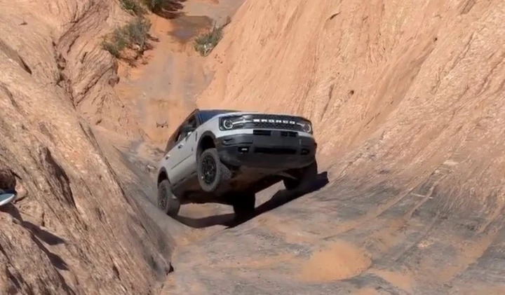 Il Ford Bronco conquista le gole dell'Hell's Gate [Video]
