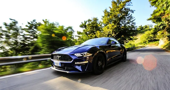 Ford Mustang: la prova in pista e su strada della 2.3 Ecoboost