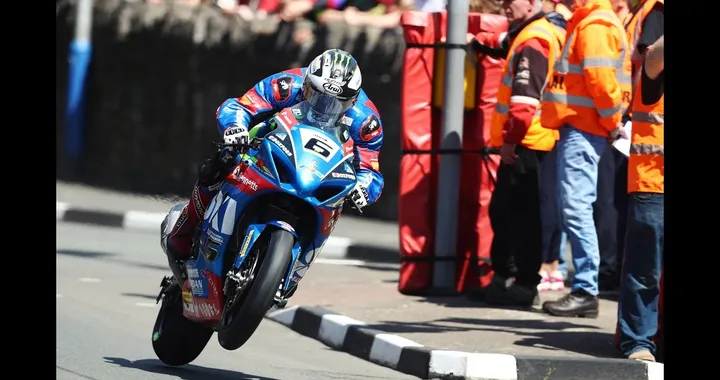 DUNLOP &amp; 2017 SUZUKI GSX-R1000 WIN SENIOR TT