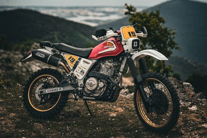 Da relitto a regina dell'off-road: la Honda Dominator torna a ruggire come EDNA