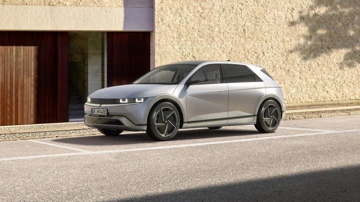 Hyundai IONIQ 5 MY27: più sicurezza, batterie fino a 84 kWh e autonomia fino a 570 km