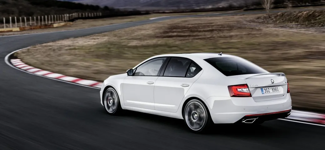 Skoda Octavia RS 2017: foto e caratteristiche