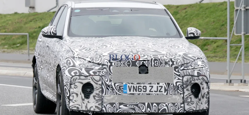 Jaguar F-Pace SVR: le foto spia del restyling