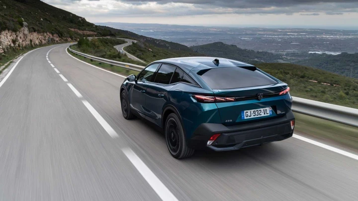 Peugeot 408: l’evoluzione del crossover