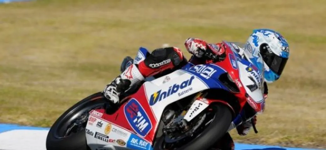 WSBK, Phillip Island: Gara2 a Checa, ma l'eroe è Biaggi (2°)