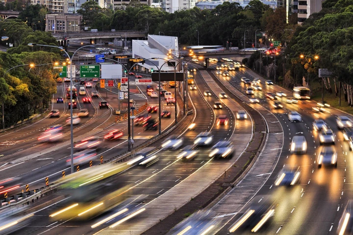 Il limite minimo di velocità: cosa dice il Codice della Strada e quali sono le sanzioni