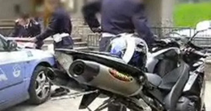 Alza targa motorizzato scoperto dalla stradale