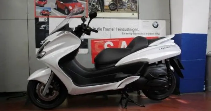 Test Yamaha Majesty 400 2009: avanti tutta scooteroni