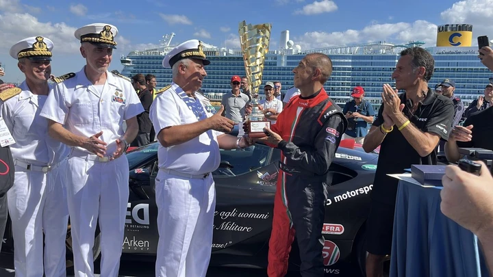 Fabio Barone e Ferrari SF90: record mondiale di velocità a bordo di Nave Trieste