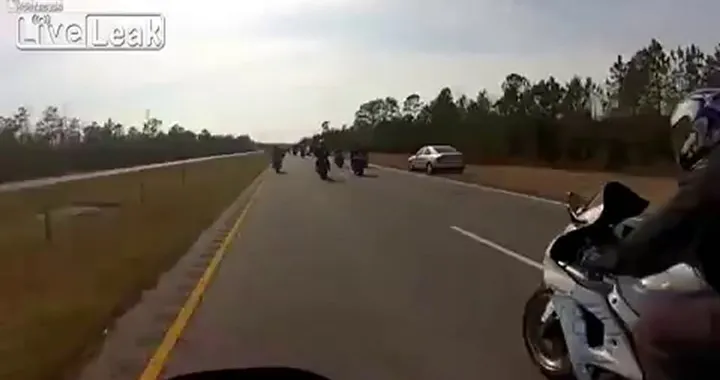 Auto impazzita rischia di fare strage di bikers