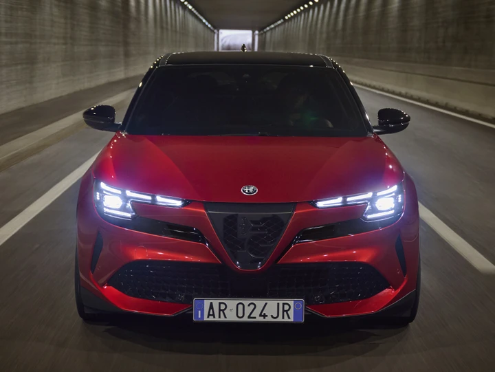 Alfa Romeo Junior Ibrida, sbarca nel Regno Unito per lasciare il segno