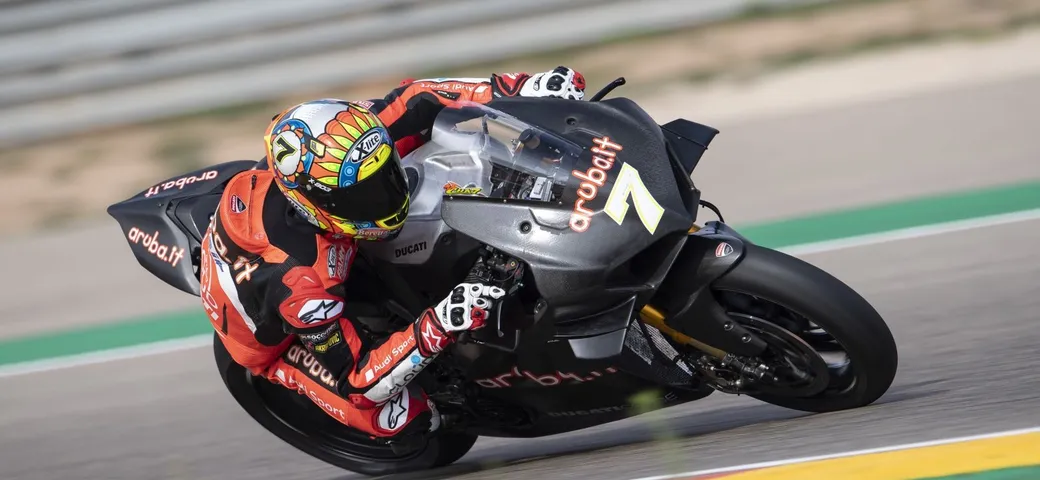 Ducati Panigale V4 R: debutto in pista ad Aragon con Chaz Davies