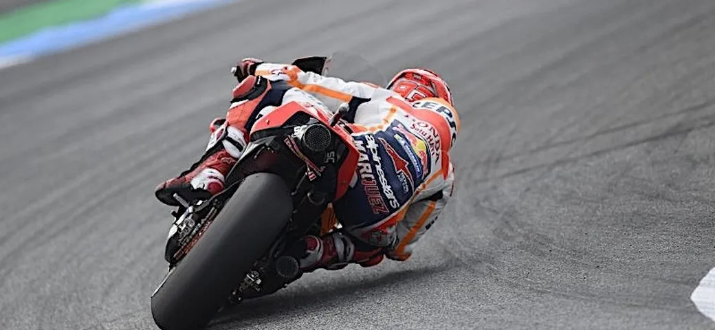 MotoGP, pagelle. Marquez trionfale accende il “trenino”. Solo Dovi resiste