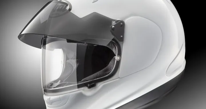 Arai presenta il visierino esterno Pro Shade System