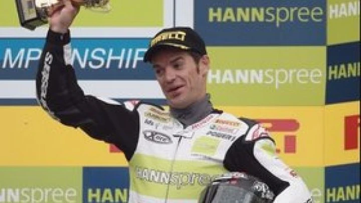 Motomercato: Carlos Checa firma con Ducati Althea